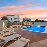 7 Min From Center - 6Br Villa With Airport Shuttle