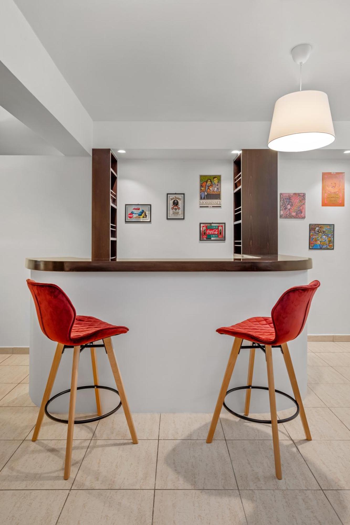 7 Min From Center - 6br With Airport Shuttle