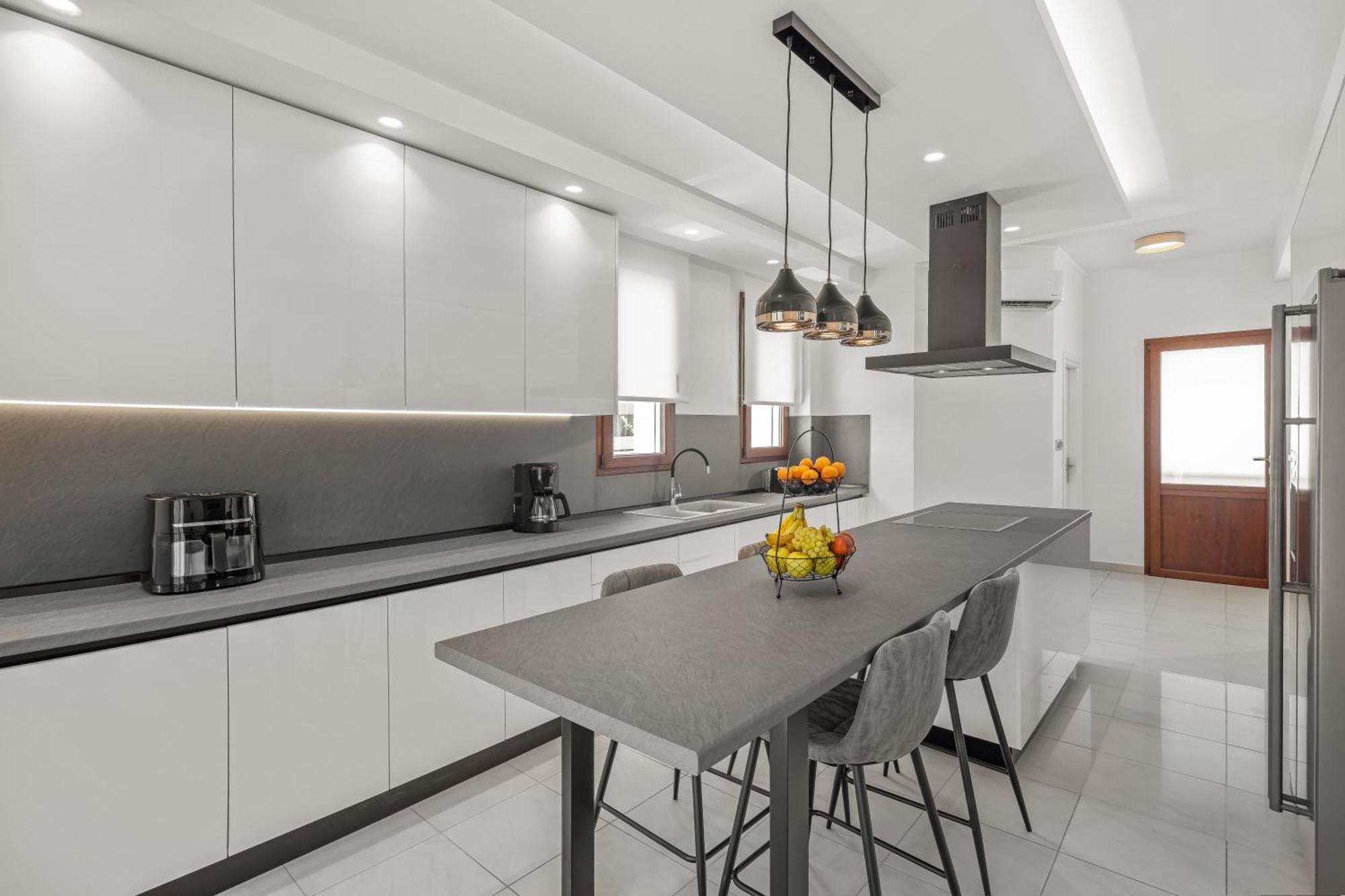 7 Min From Center - 6br With Airport Shuttle Villa